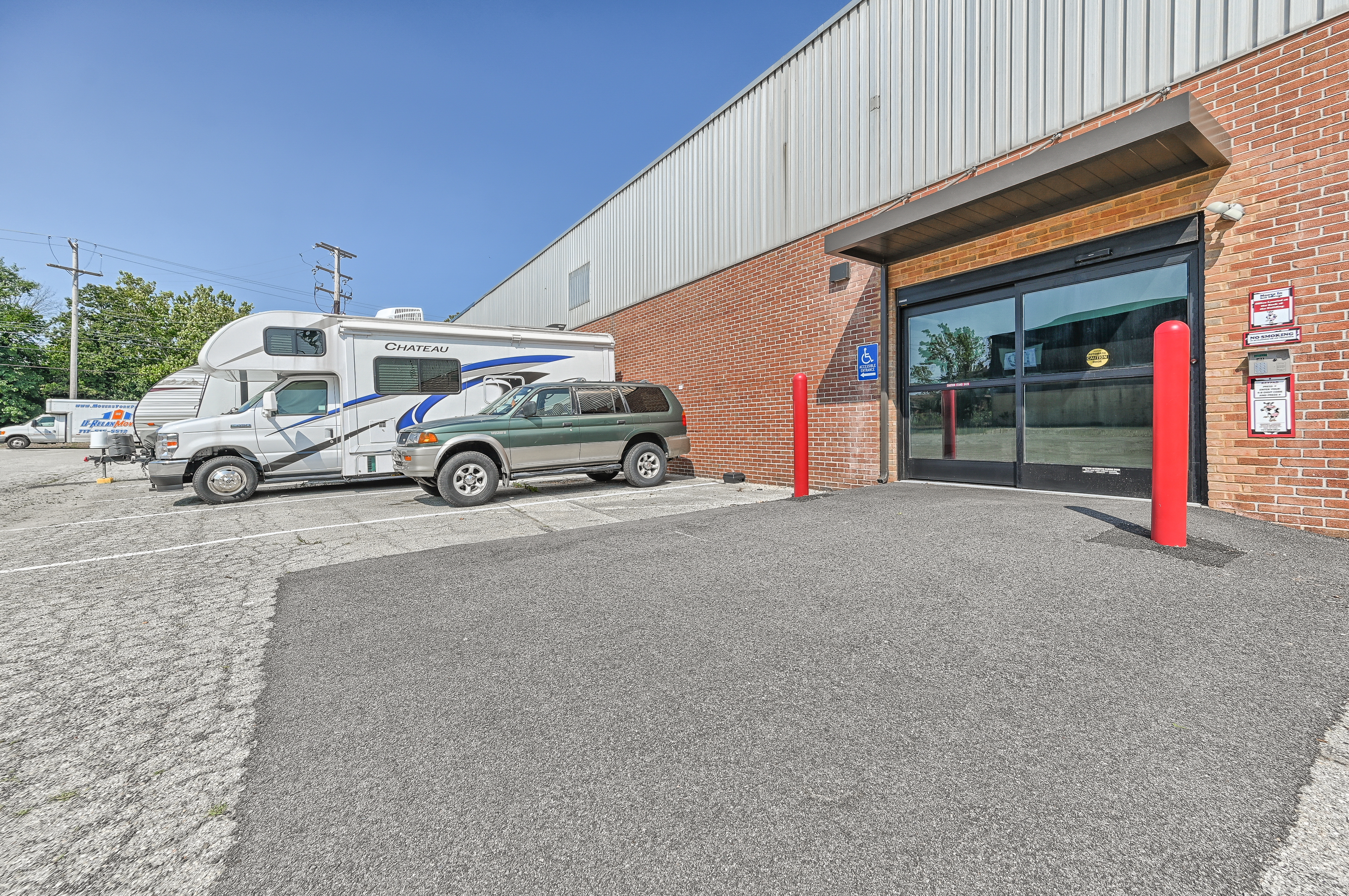 Moove in Self Storage Vehicle and Outdoor Storage