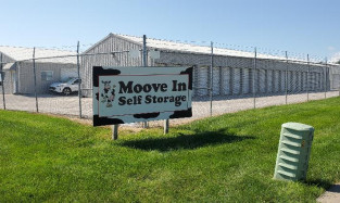moove in self storage iowa city ia drive up storage